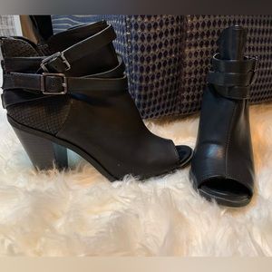 Simply Vera Vera Wang 8.5 booties